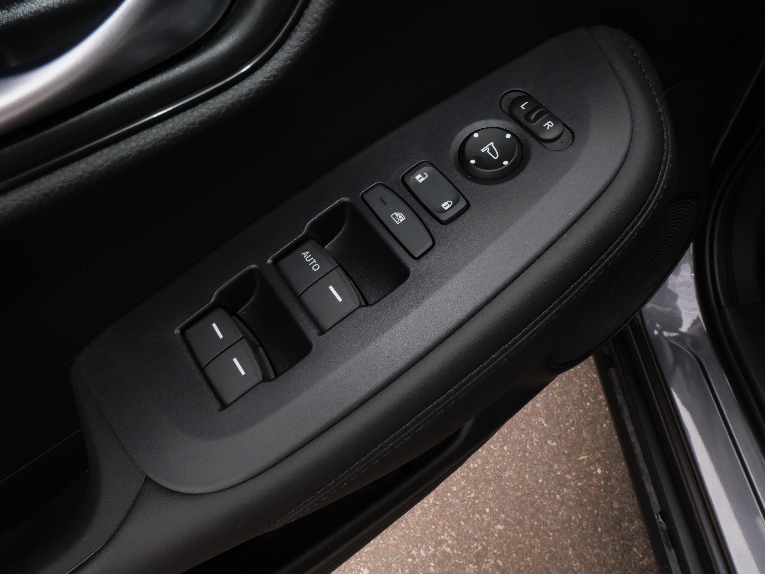 Used 2027 Honda HR-V LX image 19