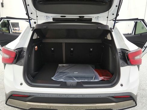 New 2026 Chevrolet Trax ACTIV w/ Sunroof Package image 32