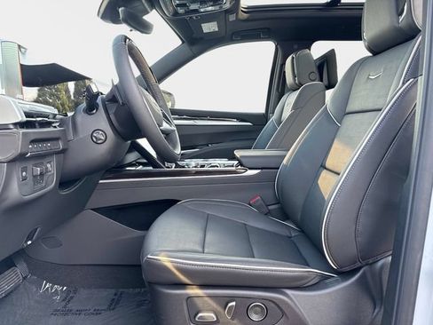 New 2026 Cadillac Escalade ESV Luxury w/ LPO, Floor Liner Package AWD/4WD image 20