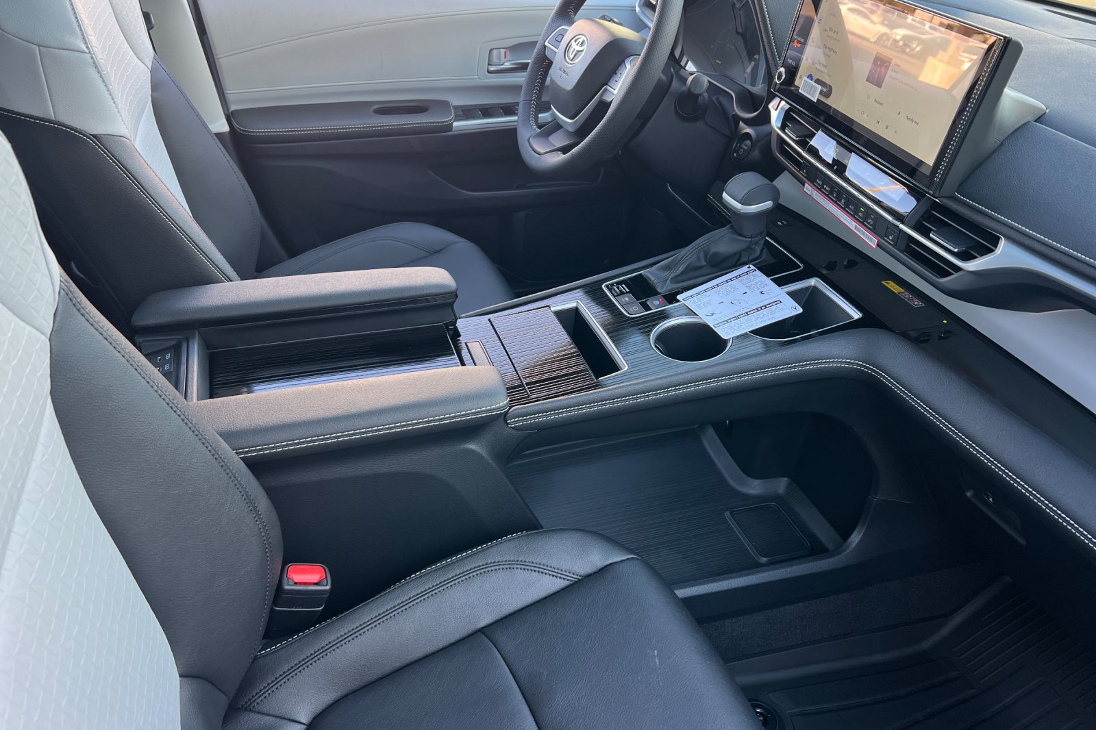 Certified 2026 Toyota Sienna XSE FWD image 17