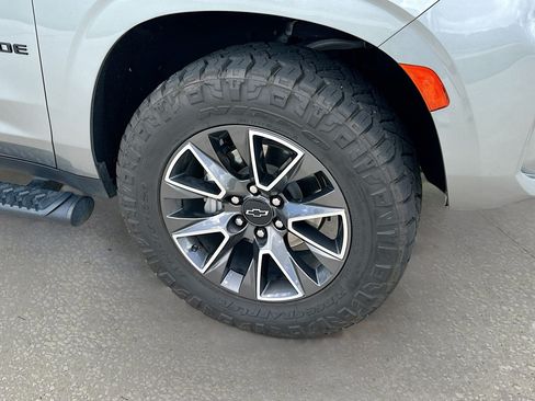 Used 2023 Chevrolet Tahoe Z71 w/ Luxury Package AWD/4WD image 33