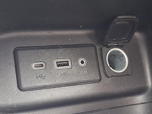 Used 2019 Chevrolet Equinox LT w/ Driver Convenience Package FWD image 25