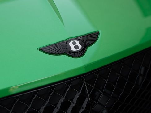 Used 2025 Bentley Bentayga image 16