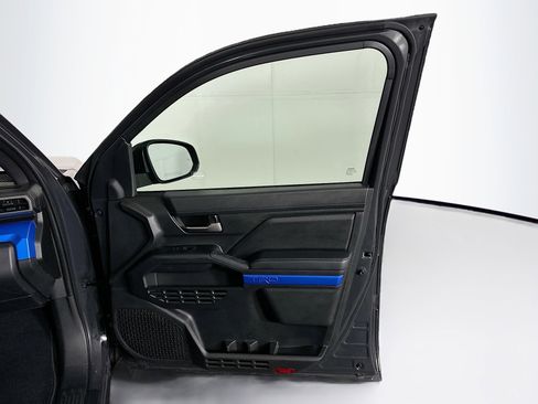 Used 2025 Toyota Tacoma TRD Off-Road image 30