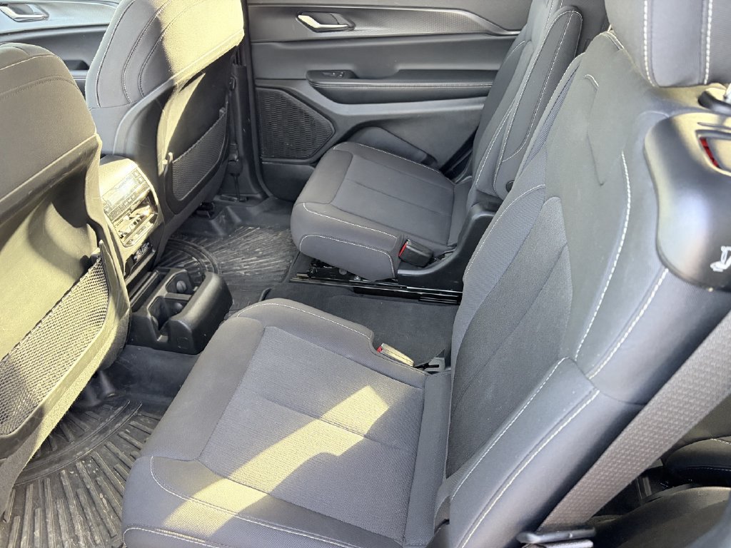 Used 2024 Jeep Grand Cherokee L Laredo w/ Luxury Tech Group I AWD/4WD image 8