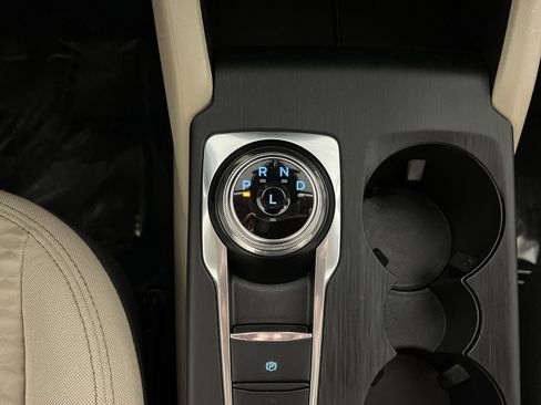 Used 2020 Ford Escape SE image 21