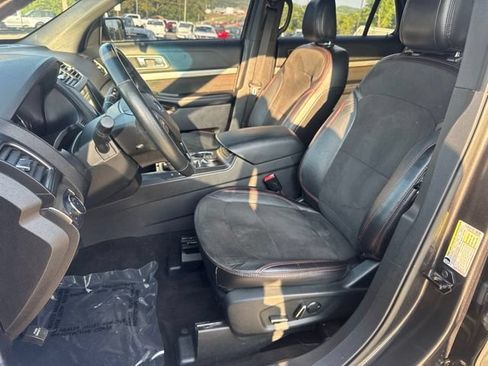 Used 2018 Ford Explorer XLT w/ Equipment Group 202A AWD/4WD image 9