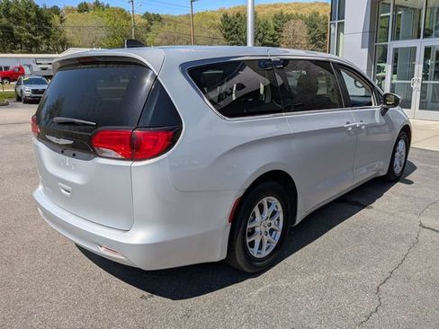 Used 2023 Chrysler Voyager LX FWD image 3