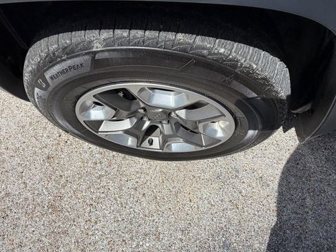 Used 2019 Jeep Cherokee Trailhawk w/ Cold Weather Group AWD/4WD image 9