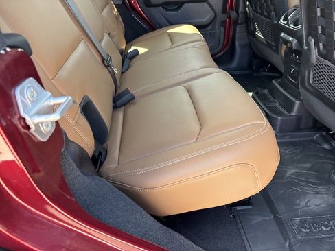 Used 2021 Jeep Wrangler Unlimited Rubicon AWD/4WD image 23