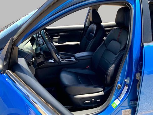 Used 2023 Nissan Sentra SR w/ SR Premium Package FWD image 7