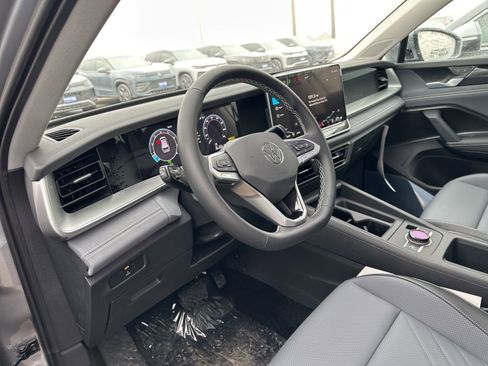 New 2026 Volkswagen Tiguan SE image 10