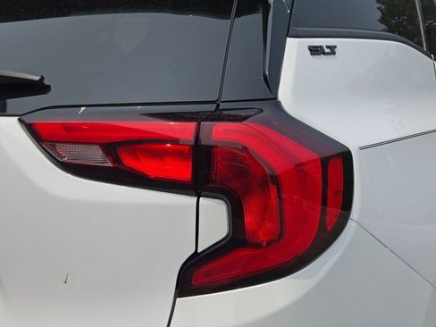 Used 2021 GMC Terrain SLT w/ Elevation Edition image 13