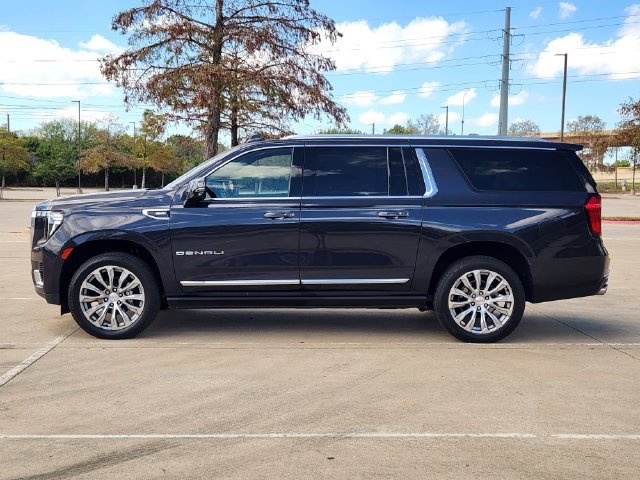Used 2023 GMC Yukon XL Denali AWD/4WD image 4