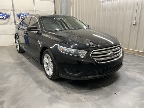 Used 2016 Ford Taurus SE image 1