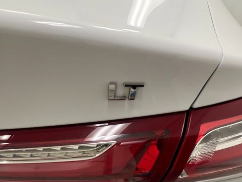 Used 2022 Chevrolet Malibu LT image 18