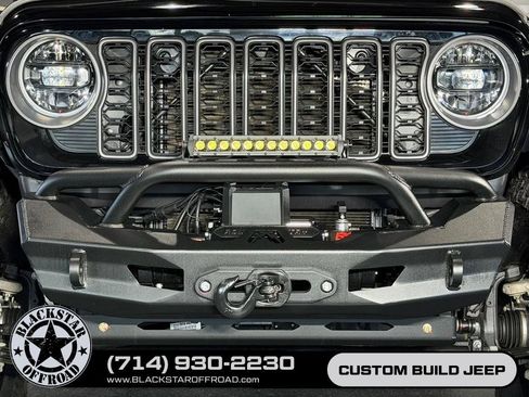 Used 2025 Jeep Wrangler Unlimited Rubicon AWD/4WD image 27