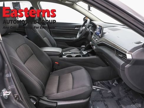 Used 2024 Nissan Altima 2.5 SV FWD image 24