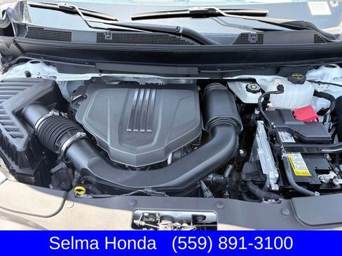 Used 2024 Chevrolet Traverse LT AWD/4WD image 28
