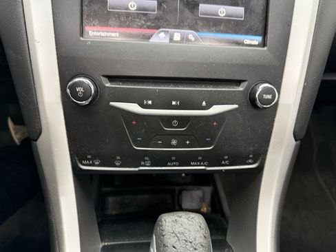 Used 2013 Ford Fusion SE image 18