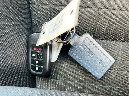 Used 2025 Honda HR-V Sport image 32