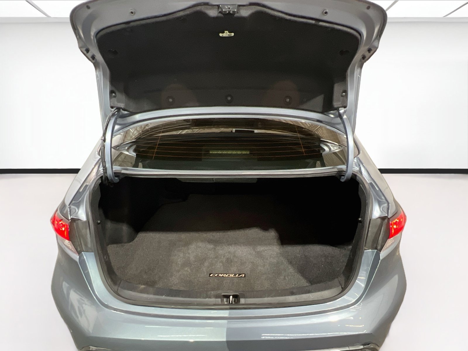 Used 2020 Toyota Corolla SE FWD image 17