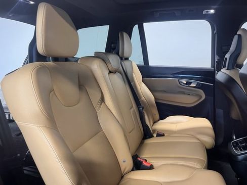 Used 2017 Volvo XC90 T6 Momentum w/ Vision Package image 13