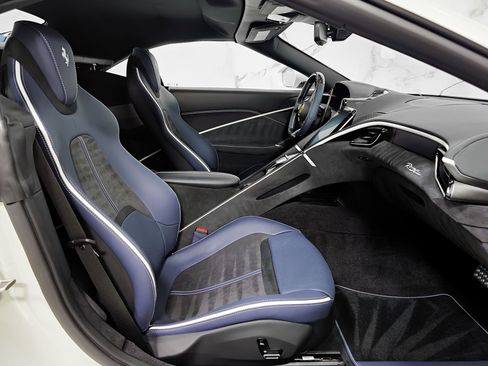 Used 2025 Ferrari Roma Spider RWD image 3