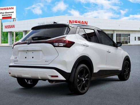 Used 2024 Nissan Kicks SV image 4
