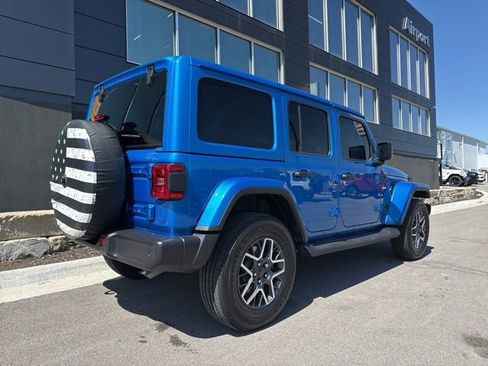 Used 2025 Jeep Wrangler Unlimited Sahara AWD/4WD image 3