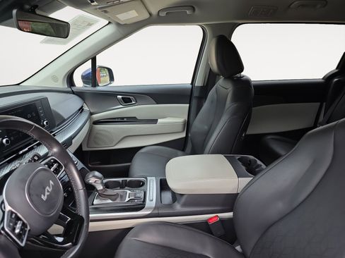 Certified 2024 Kia Carnival LX image 22
