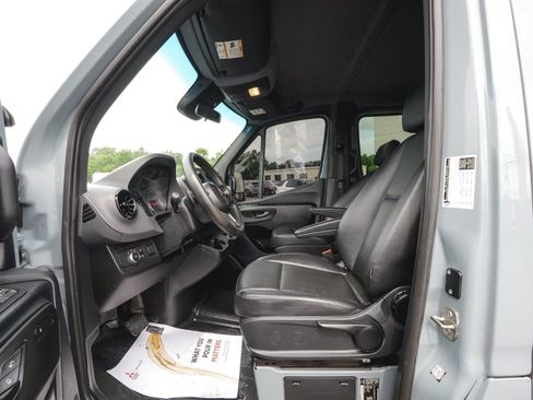 Used 2024 Mercedes-Benz Sprinter 2500 image 29