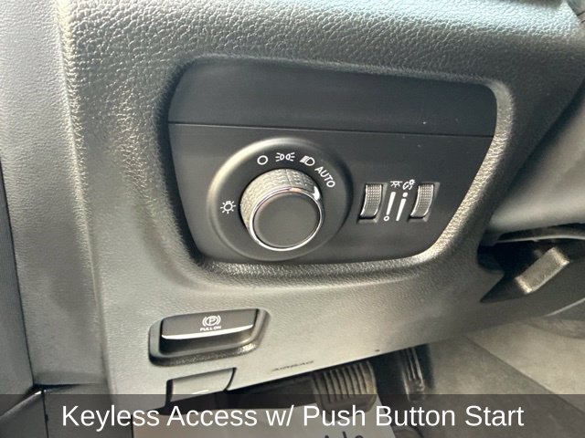 Used 2025 Jeep Grand Cherokee Laredo AWD/4WD image 11