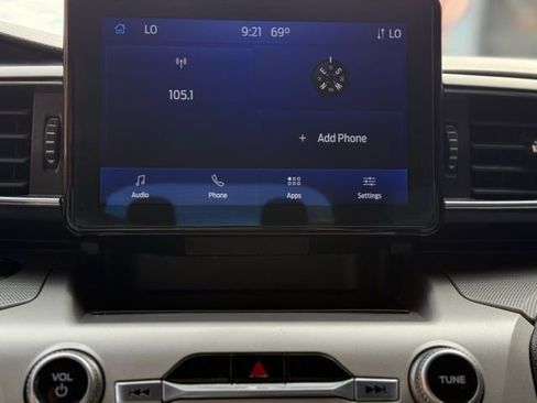 Used 2022 Ford Explorer XLT w/ Equipment Group 202A AWD/4WD image 36