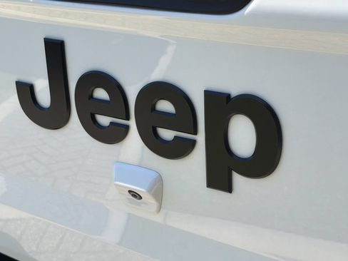 Used 2023 Jeep Gladiator Sport AWD/4WD image 10