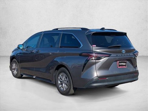 Used 2024 Toyota Sienna XLE image 8