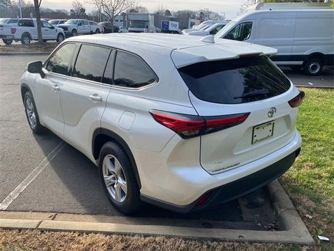 Used 2020 Toyota Highlander L w/ Phone Cable & Charge Package image 30