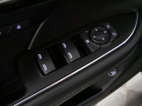 Used 2023 Buick Envision Essence w/ Sport Touring Package AWD/4WD image 17