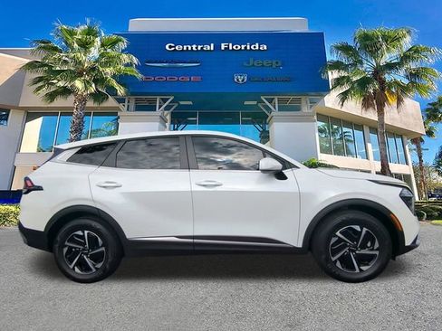 Used 2024 Kia Sportage LX image 4