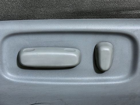 Used 2010 Toyota Sienna CE FWD image 12
