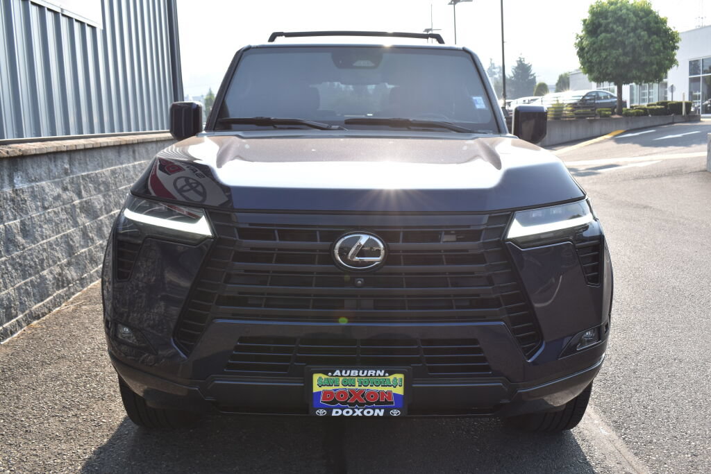 Used 2024 Lexus GX 550 w/ Cold Area Package AWD/4WD image 3