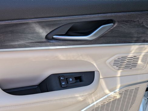 Used 2023 Jeep Grand Cherokee L Limited w/ Black Appearance Package image 25