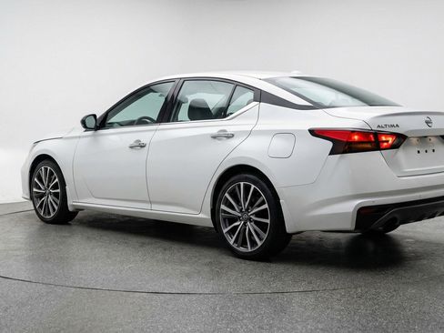 Used 2025 Nissan Altima 2.5 SV FWD image 6