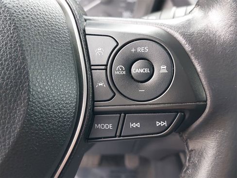 Used 2023 Toyota Corolla Cross LE image 17