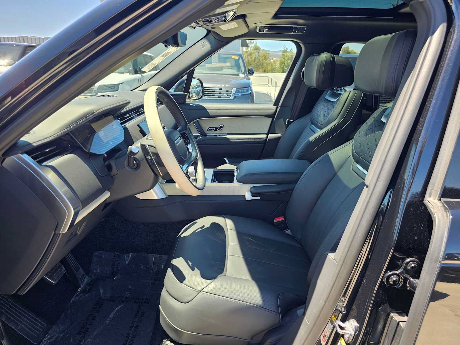 New 2025 Land Rover Range Rover SV AWD/4WD image 22