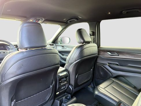 Used 2024 Jeep Grand Cherokee L Limited AWD/4WD image 6
