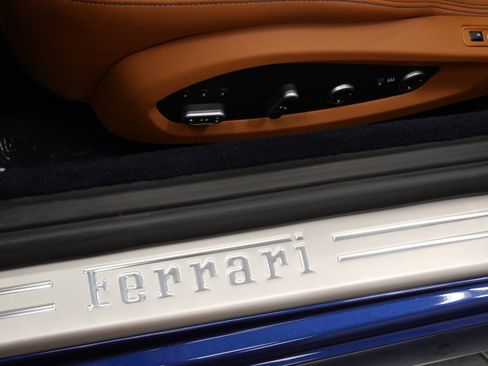 Used 2017 Ferrari California T RWD image 28