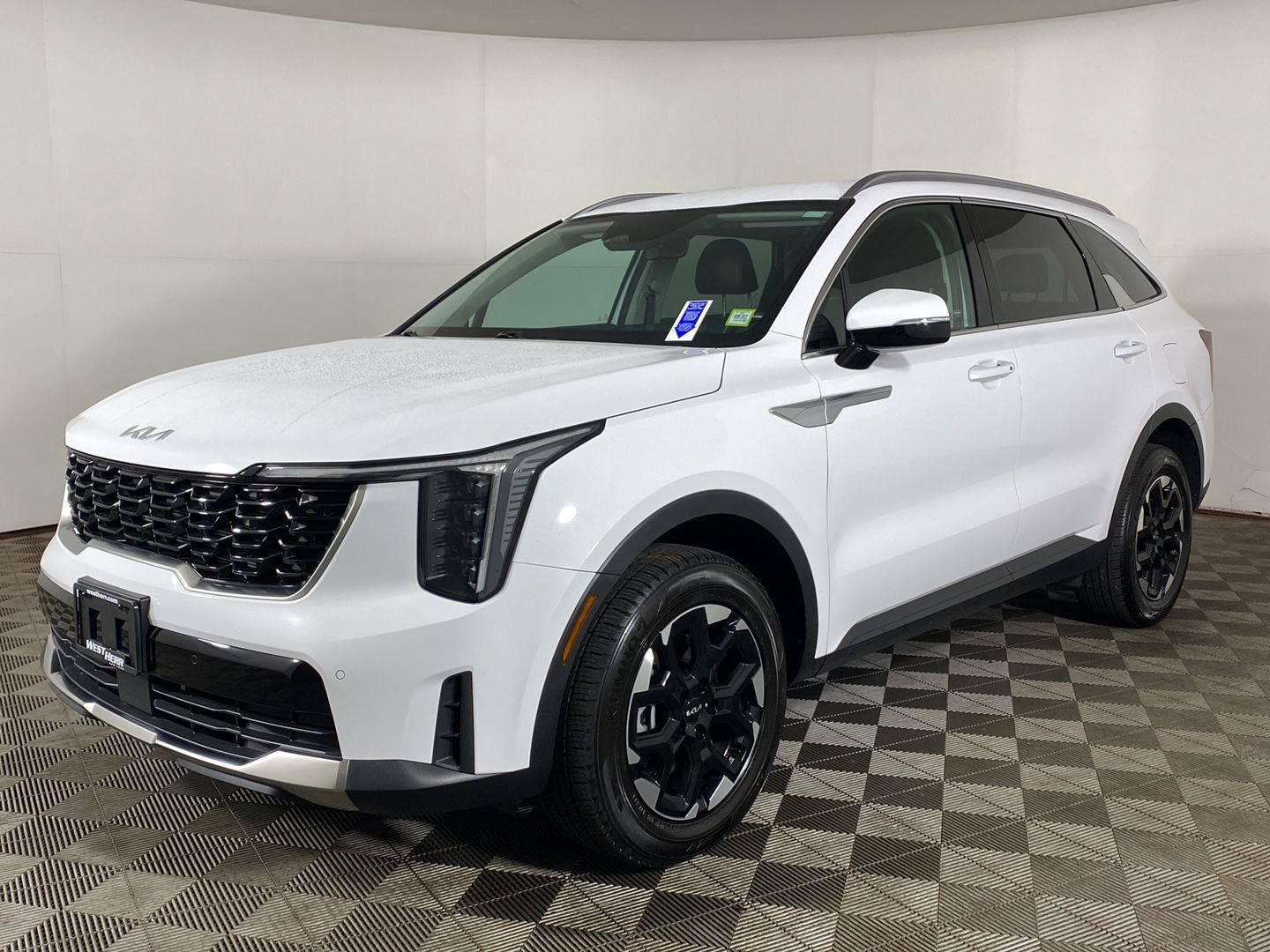 Used 2025 Kia Sorento S AWD/4WD image 2