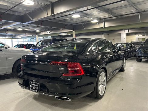 Used 2018 Volvo S90 T8 Inscription w/ Convenience Package image 2