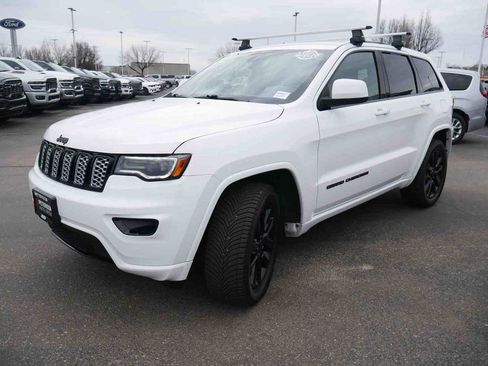 Used 2020 Jeep Grand Cherokee Altitude image 4